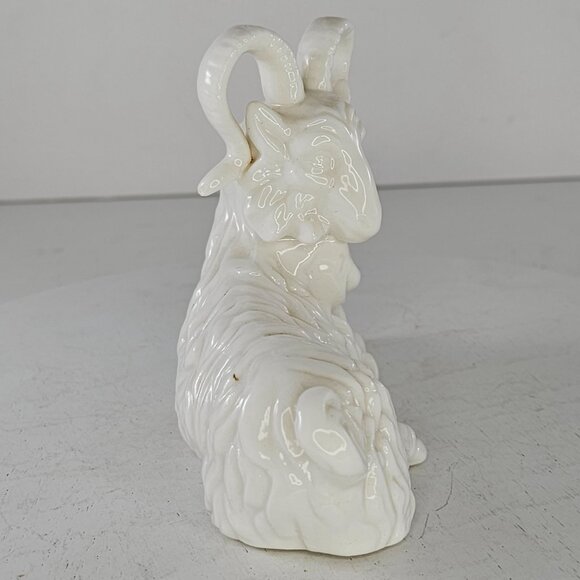 Vintage Ceramic Ram Figurine White Bighorn Sheep Goat Curved Horns *Chip* - Picture 5 of 9